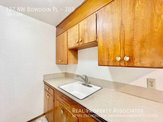 Building Photo - 127 NW Bowdoin Pl