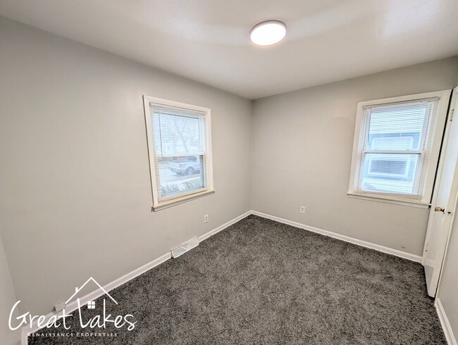 Building Photo - Cozy 4 Bedroom 1 Bathroom now available for rent