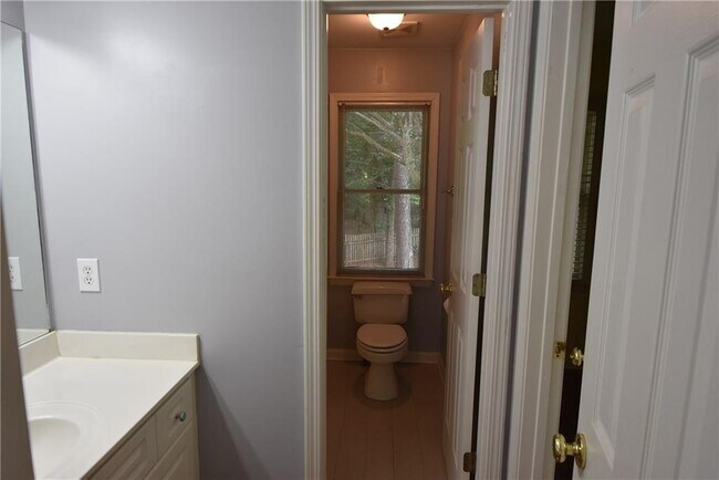 Building Photo - 629 Overhill Dr