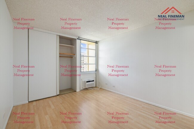 Building Photo - 2 Bed 2 Bath, One parking. Tenant pay all ...