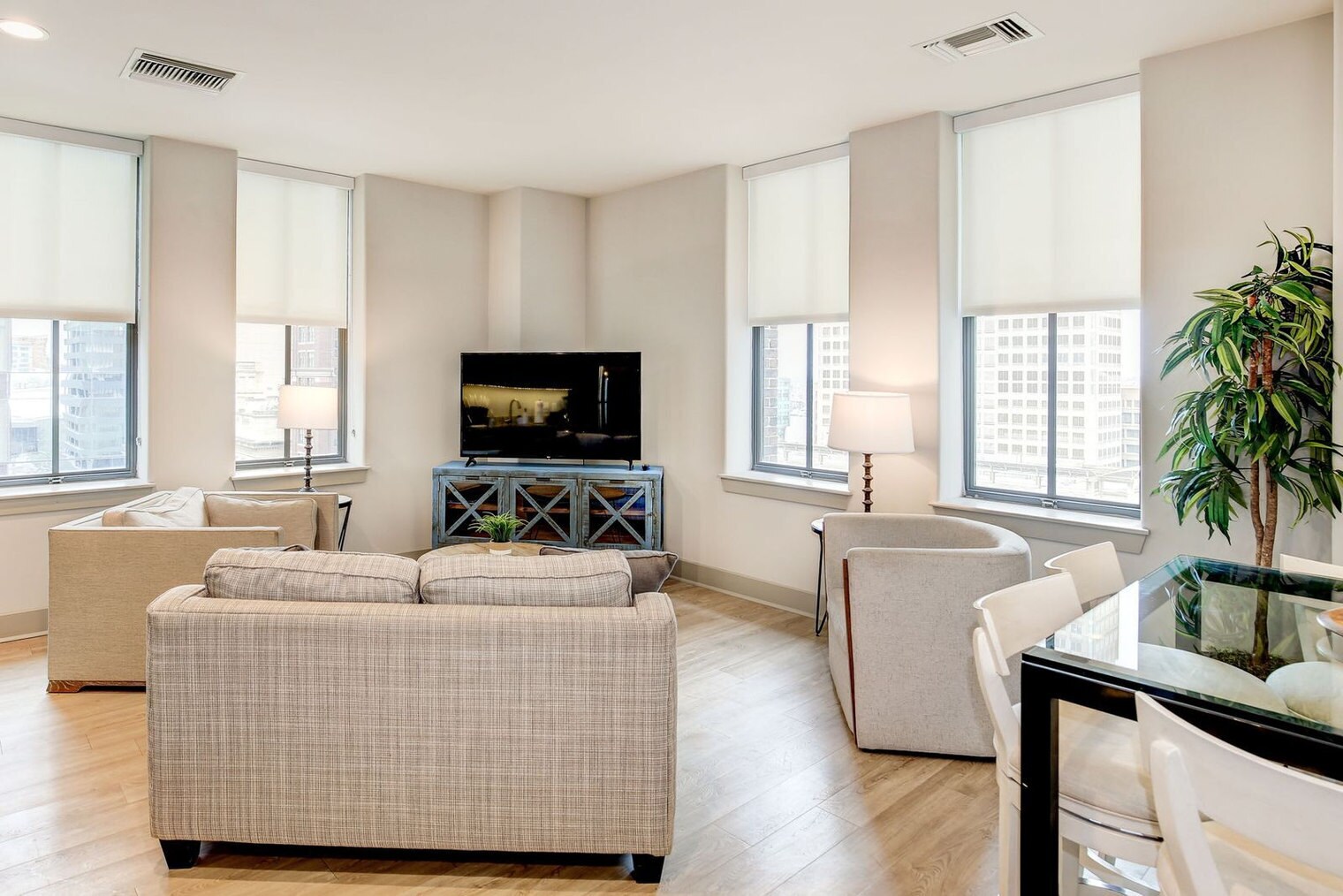 Building Photo - 10 Light St