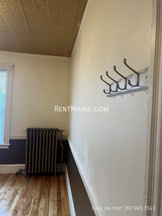 Building Photo - 591 Main St