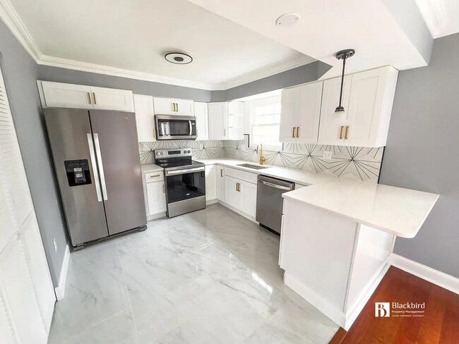 Building Photo - 3347 Iris Pl