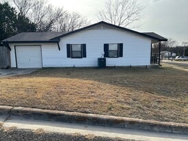 Building Photo - 718 Michelle Dr