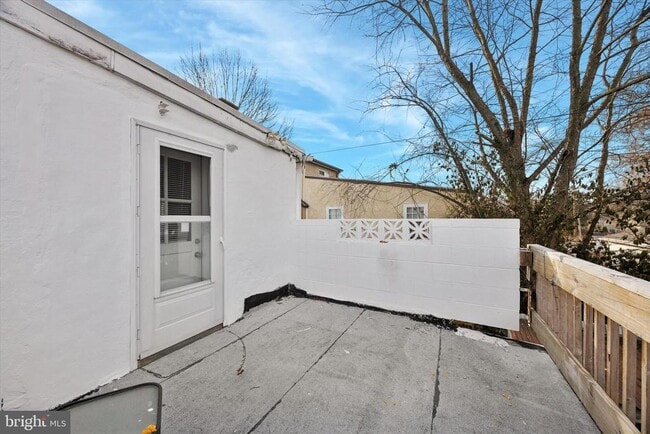 Building Photo - 606 Vernon St