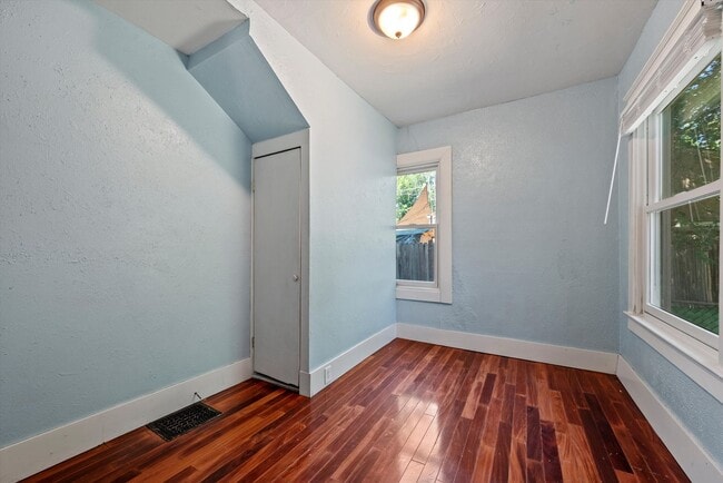 Building Photo - 3917 S Acoma St