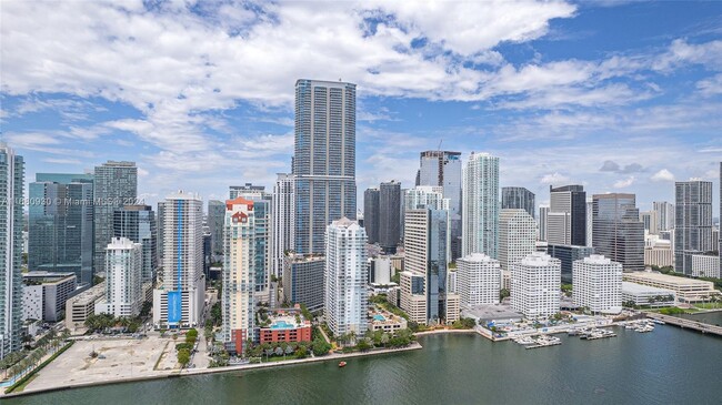 Building Photo - 1155 Brickell Bay Dr