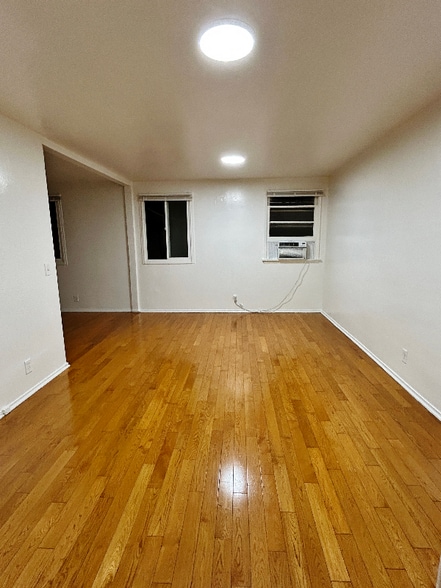 Building Photo - 1737 N Sycamore Ave