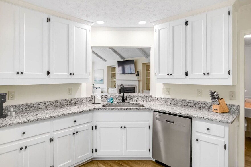 Building Photo - 6536 Monmouth Mews
