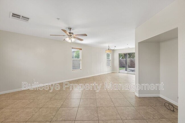 Building Photo - 1712 S Martingale Rd