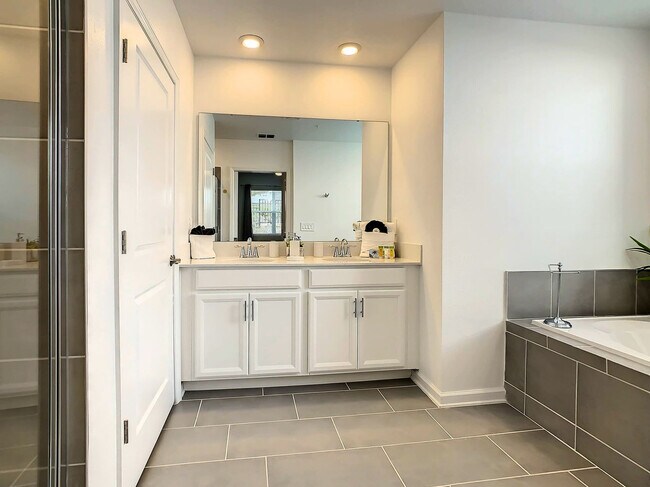 Building Photo - 8883 Cabot Cliffs Dr