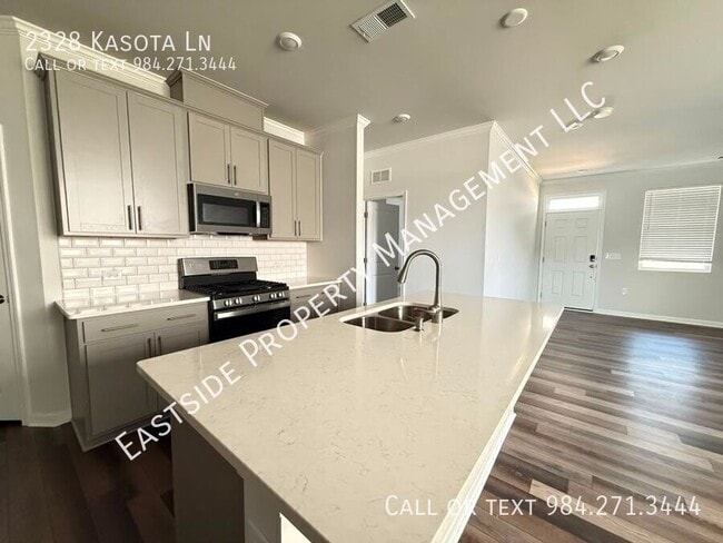 Building Photo - 2328 Kasota Ln