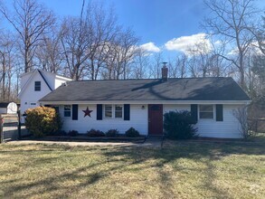 Building Photo - Aldie Single Family with Main level living