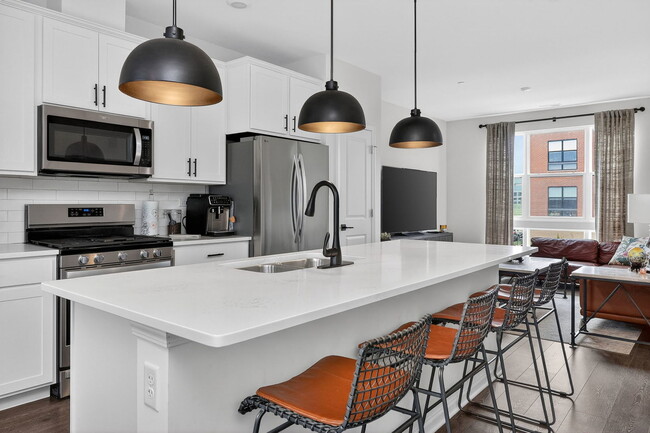 Building Photo - 2213 Venture Dr