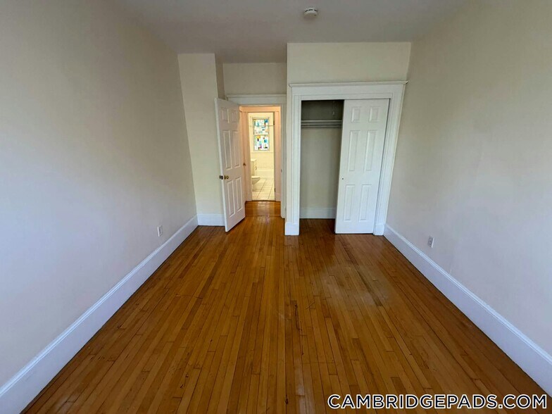 Building Photo - 47 Inman St