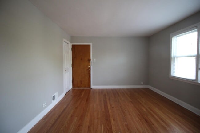 Building Photo - 2901 W Farragut Ave