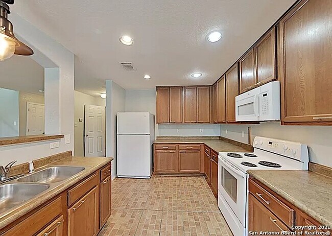 Building Photo - OPEN FLOOR PLAN  |  2 LIVING AREAS  |  4 B...
