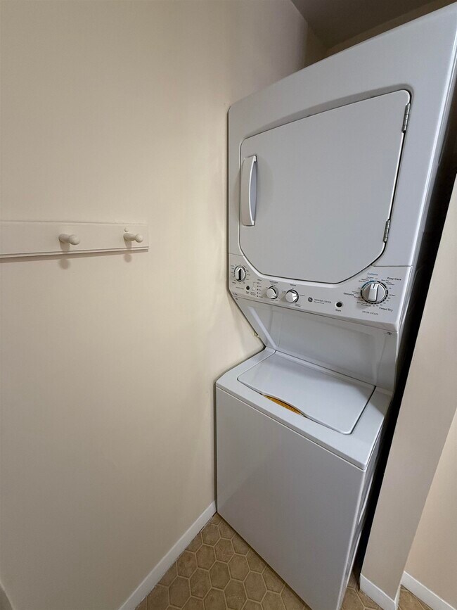 Building Photo - 425 Abbott Farm Ln