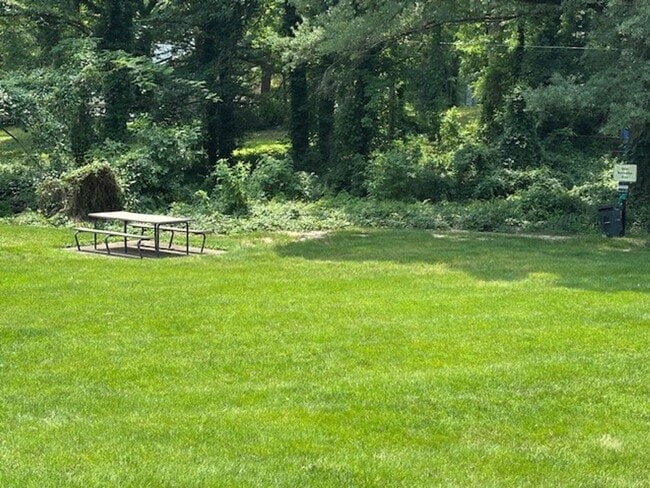 Building Photo - Amenities and Utilities included Richmond Condo Near VCU and UR