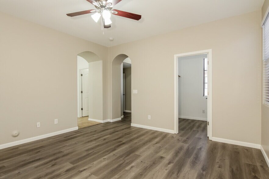 Building Photo - 2432 W Dusty Wren Dr
