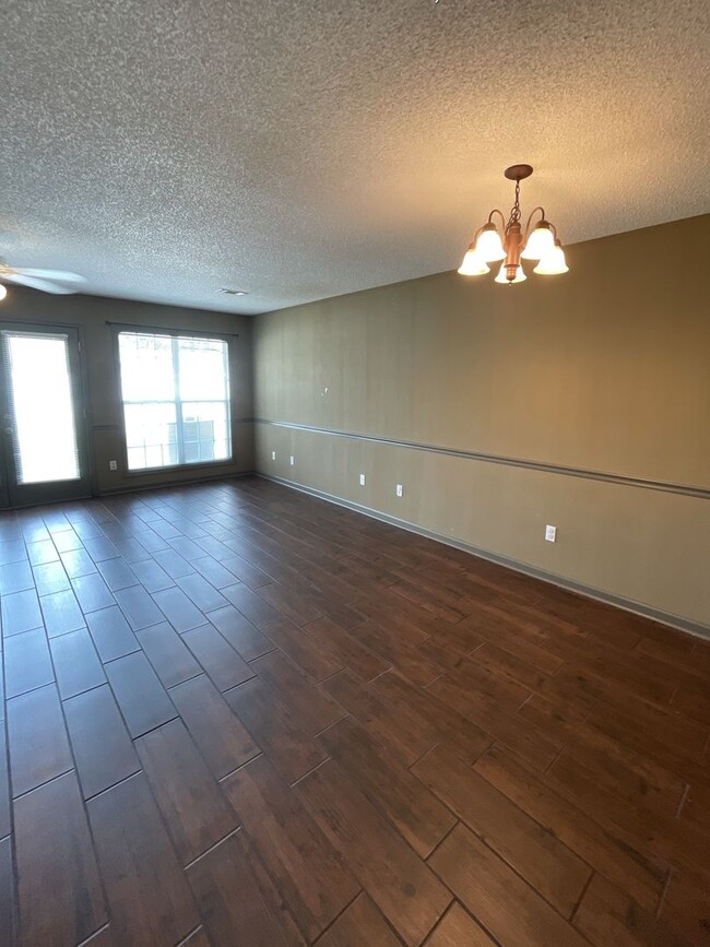 Building Photo - 237 Wakefield Way