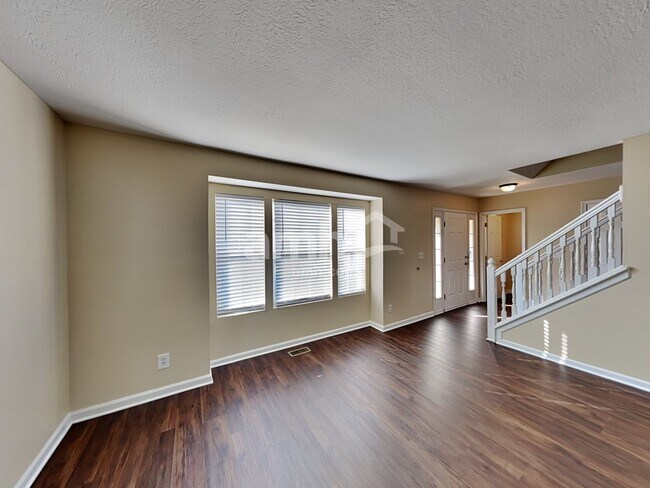 Building Photo - 900 Suntree Dr