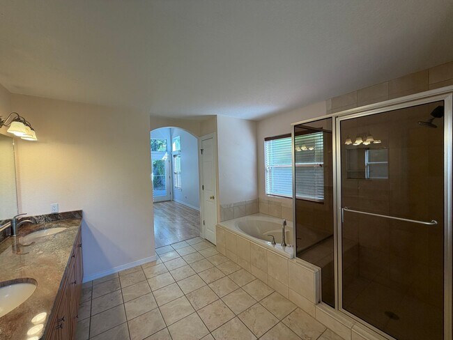 Building Photo - 6517 Glen Oak NE