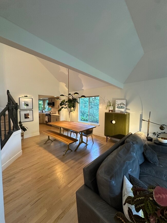 Building Photo - 15455 SW Gleneden Dr