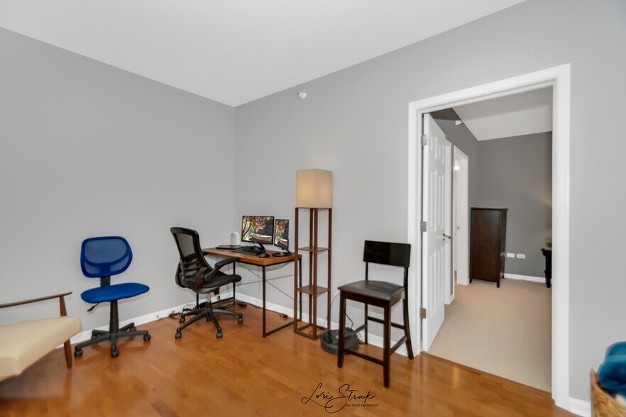 Extra work space - 635 N Dearborn St