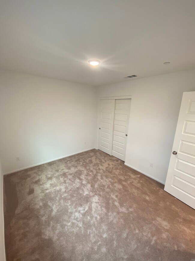 Building Photo - 6032 Mariposa Dr