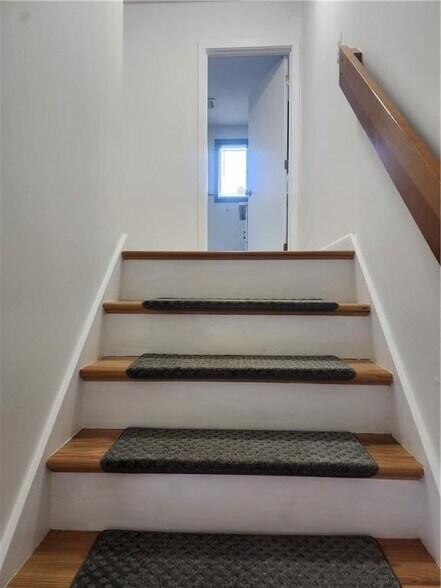 Building Photo - 44 Nellie St