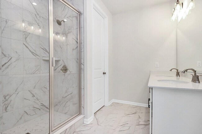 Building Photo - 5855 Executive Center Dr