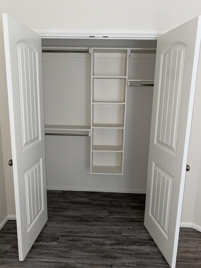 Building Photo - 2424 Alta Vista Ln