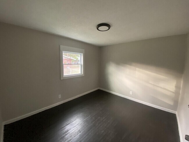 Bedroom 2 - 4411 Mikado Ave