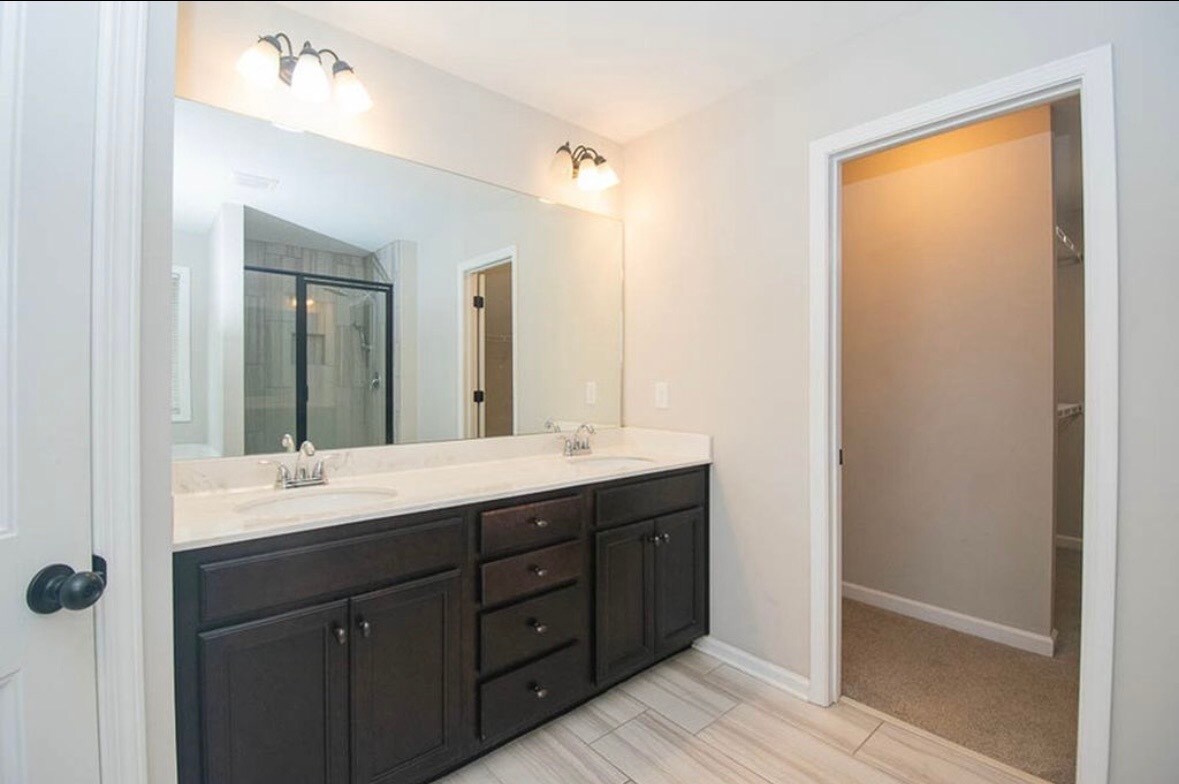 Master Bathroom - 399 Cobblestone Trl