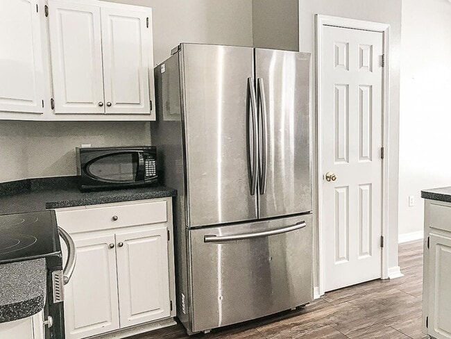 Building Photo - Home in Foxwood Estates