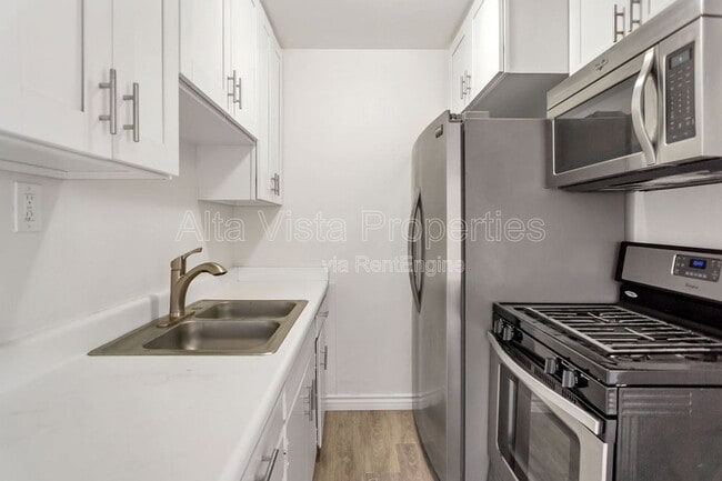 Building Photo - 855 Emerald St