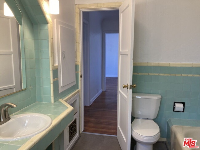 Building Photo - 1045 S Crescent Heights Blvd