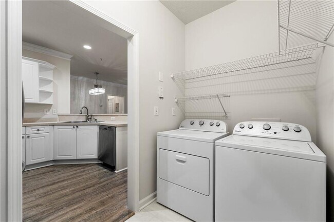 Building Photo - 2400 Cumberland Pkwy SE