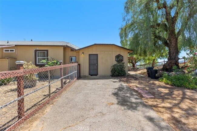 Building Photo - 1716 Cedar St