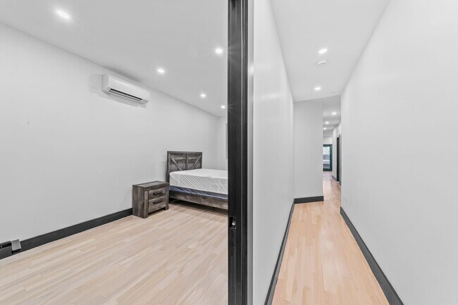 Building Photo - 2458 Lorillard Pl