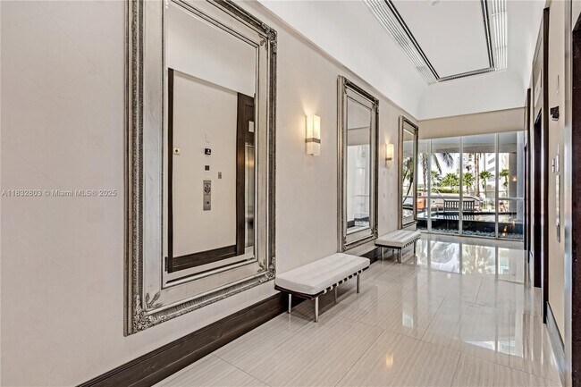 Building Photo - 16485 Collins Ave