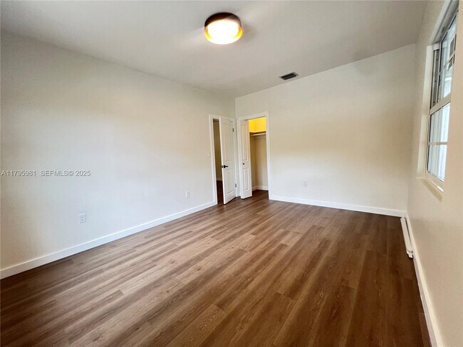 Building Photo - 315 NE 110th St