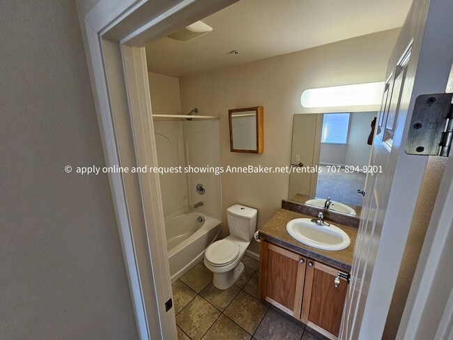 Building Photo - Close to Shopping Cloverdale 2 Bedroom Available Now