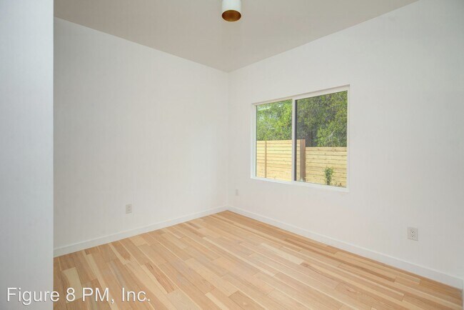 Building Photo - 1127 N Westmoreland Ave