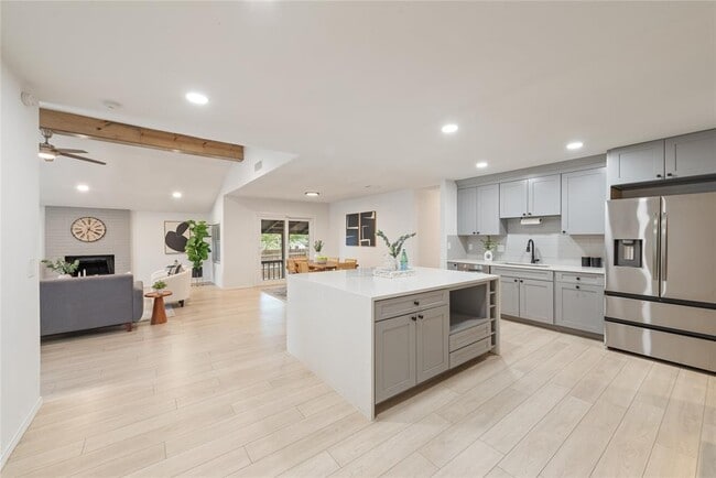 Primary Photo - 6809 Lunar Dr