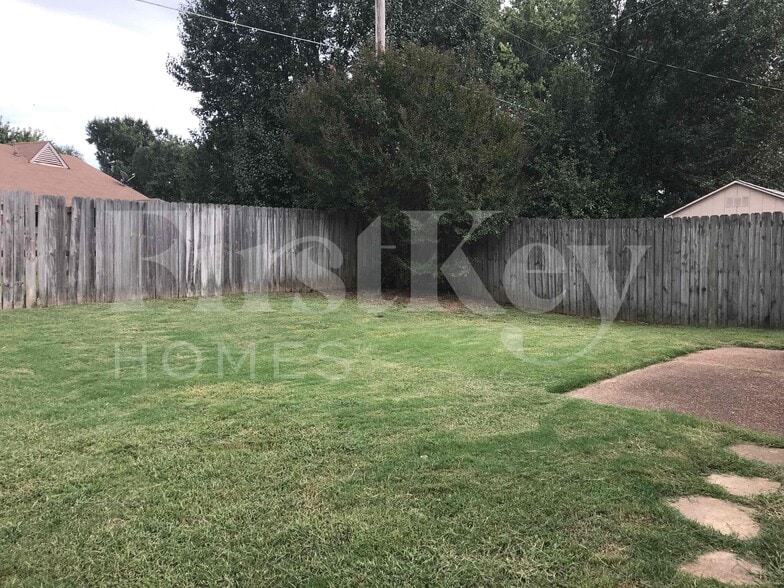 Building Photo - 3926 Oak Branch Cir W