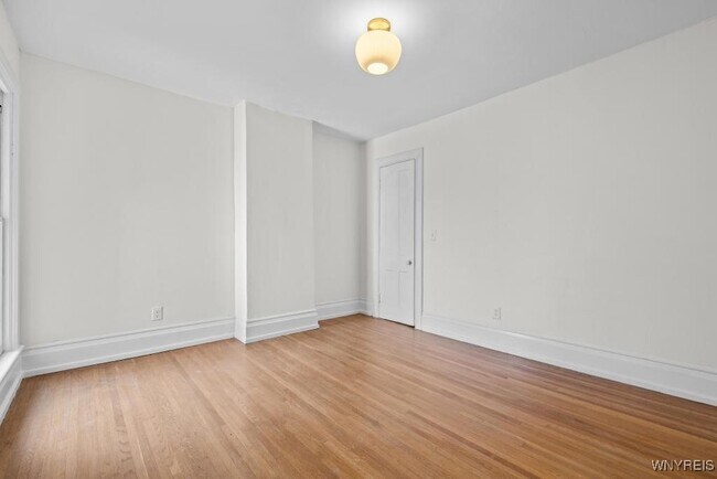 Building Photo - 890 W Ferry St