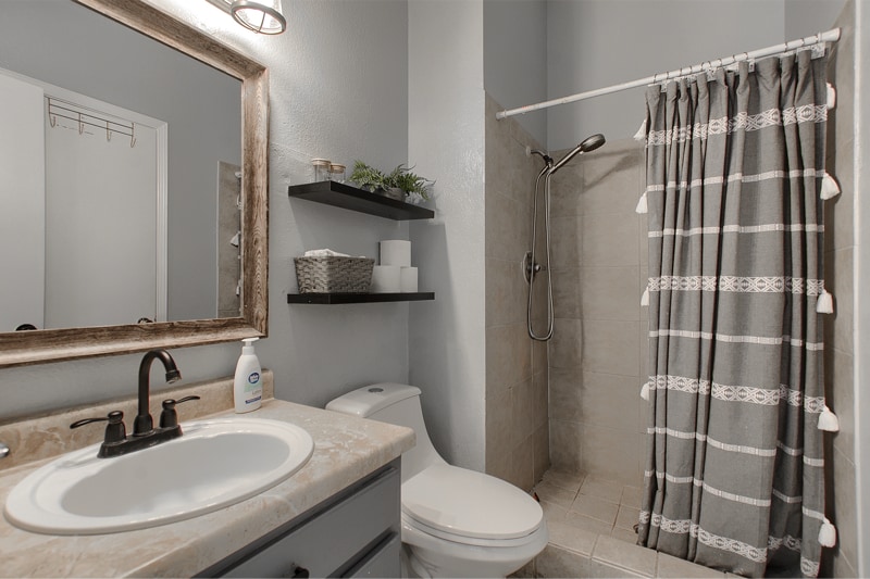 Building Photo - 9307 Chantilly Dr