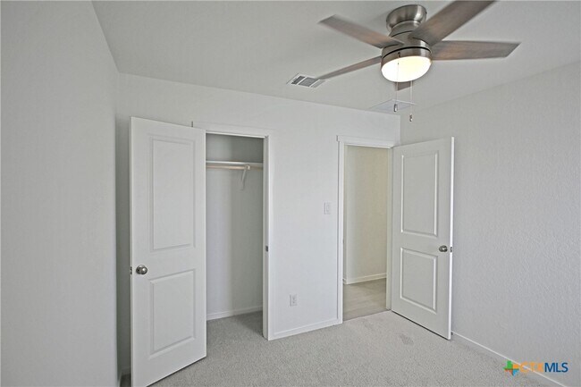 Building Photo - 527 Sarah Wy